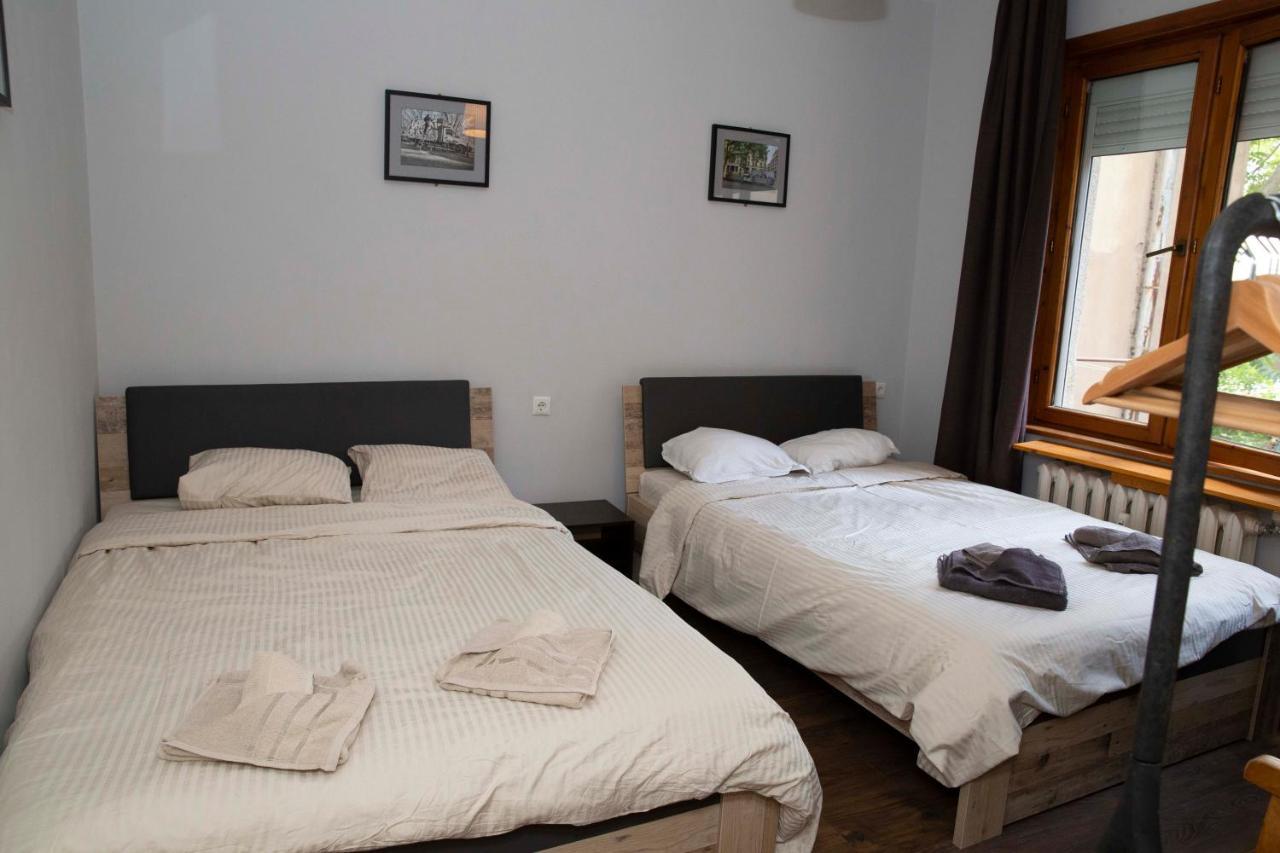 Central Sofia 3-Bedroom Apartment - Urban Art Gallery - Free Parking! Exterior photo